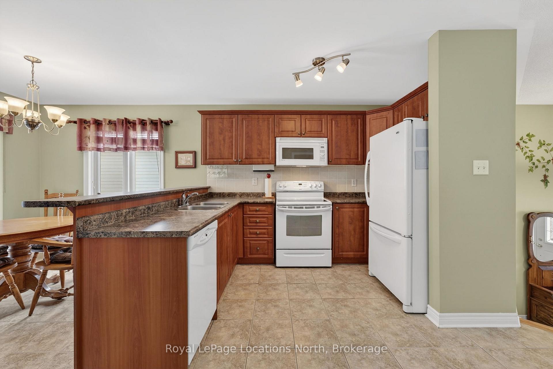 Photo 7 of 15 Princess Point Drive, Wasaga Beach — HOMEH
