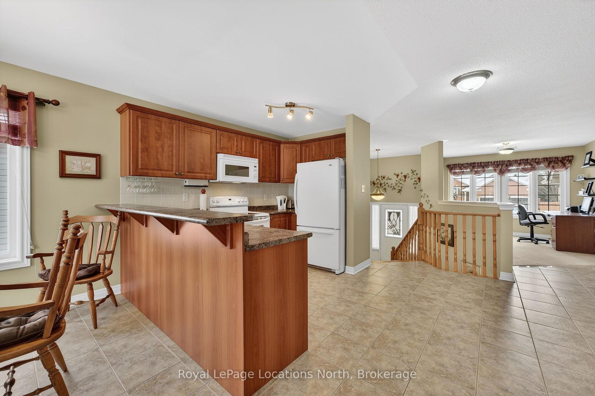 Photo 8 of 15 Princess Point Drive, Wasaga Beach — HOMEH