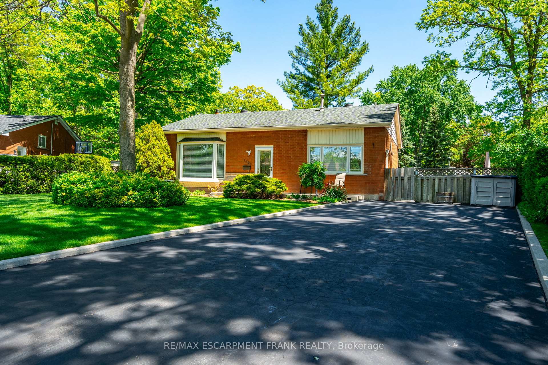 Photo 1 of 1293 Dunbar Road, Burlington, Mountainside — HOMEH