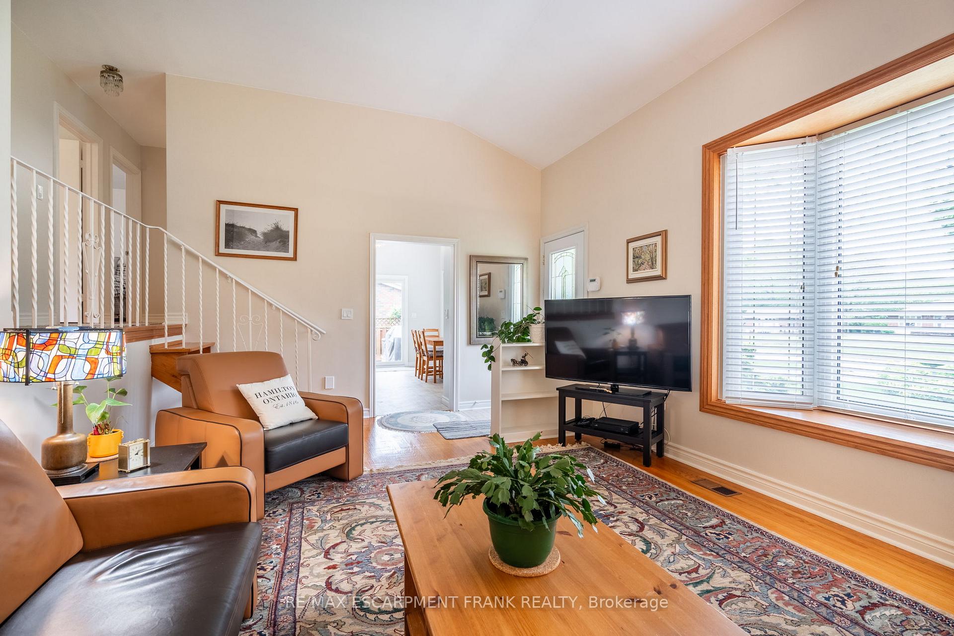 Photo 2 of 1293 Dunbar Road, Burlington, Mountainside — HOMEH