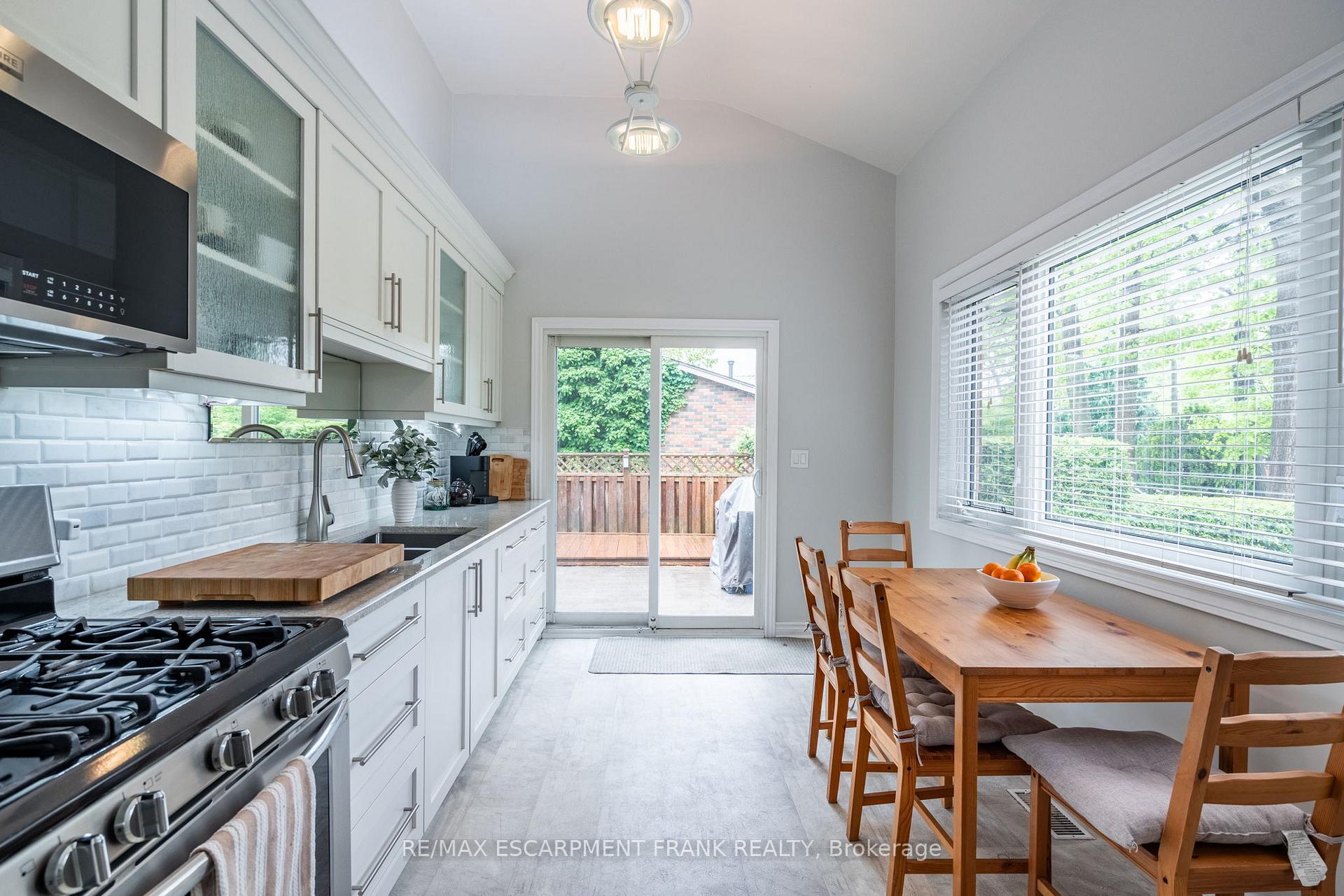 Photo 6 of 1293 Dunbar Road, Burlington, Mountainside — HOMEH