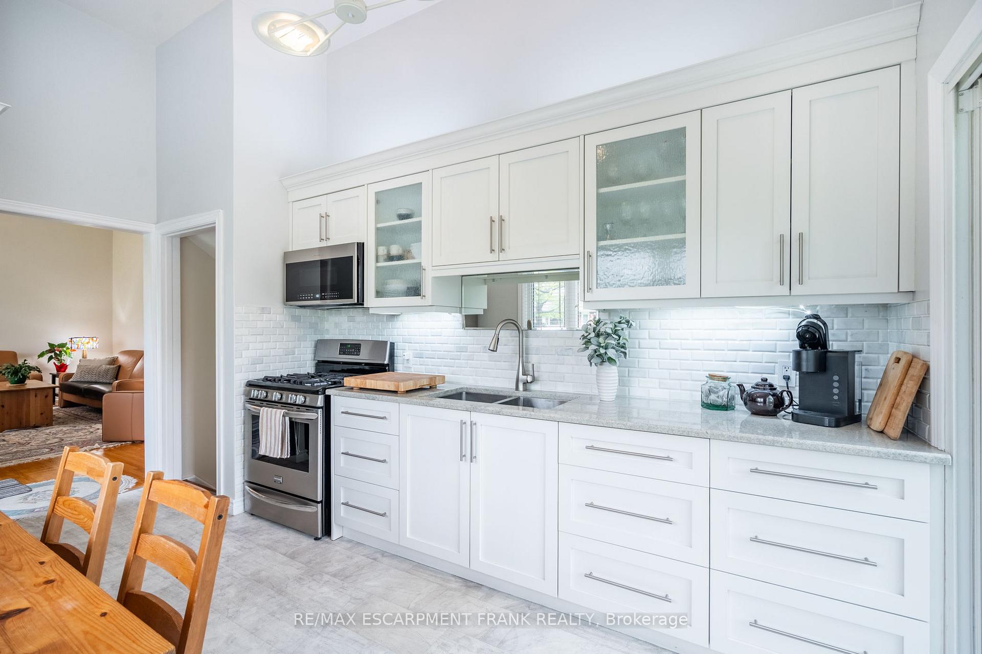 Photo 4 of 1293 Dunbar Road, Burlington, Mountainside — HOMEH