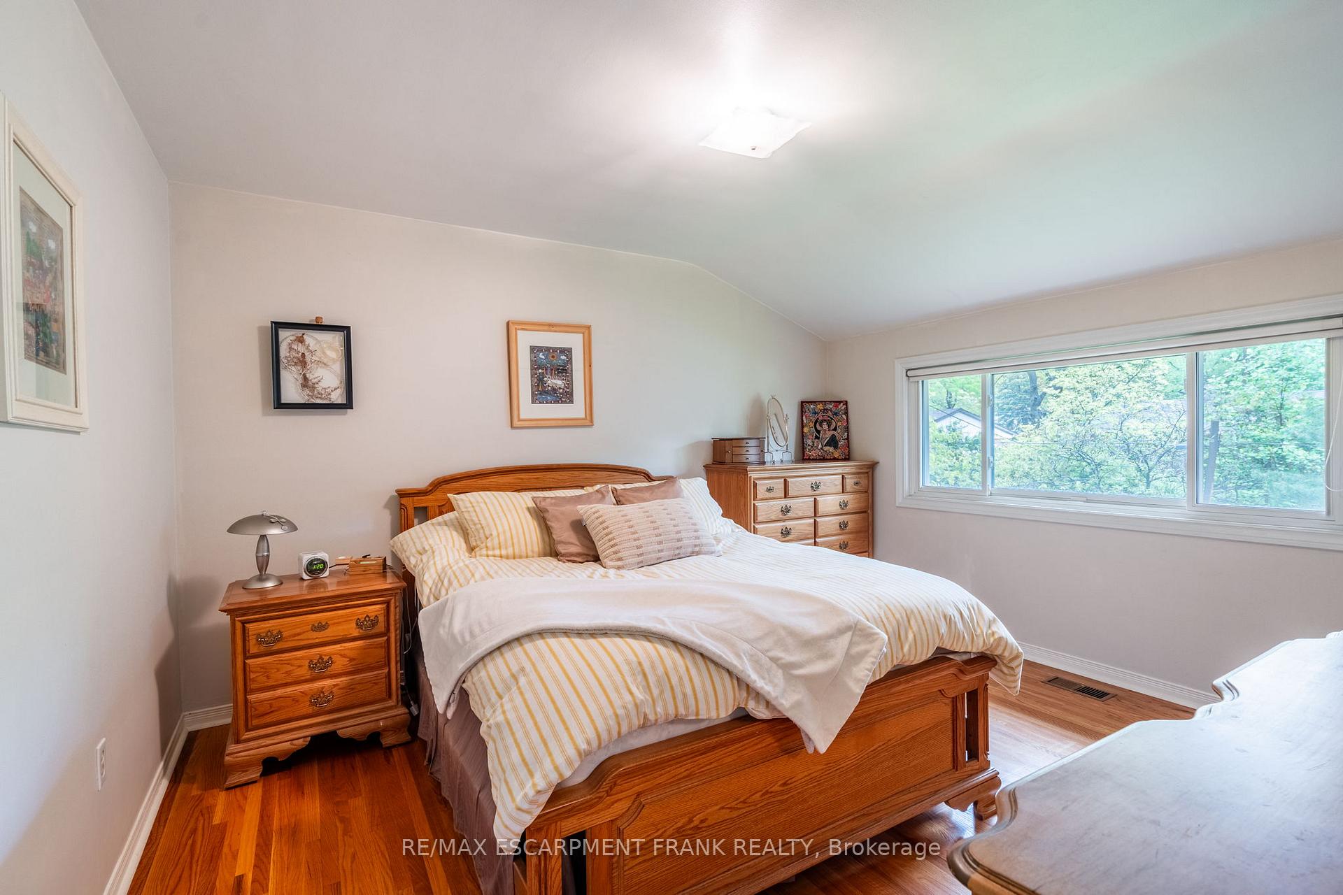 Photo 9 of 1293 Dunbar Road, Burlington, Mountainside — HOMEH
