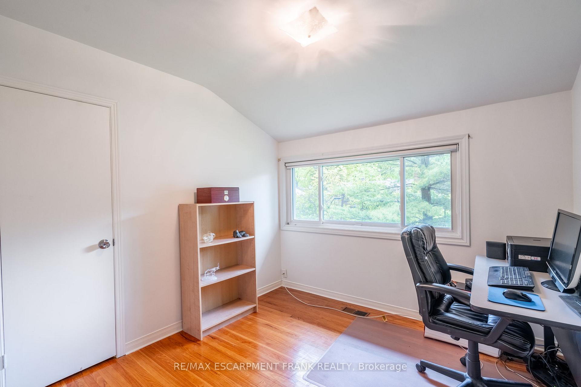 Photo 12 of 1293 Dunbar Road, Burlington, Mountainside — HOMEH