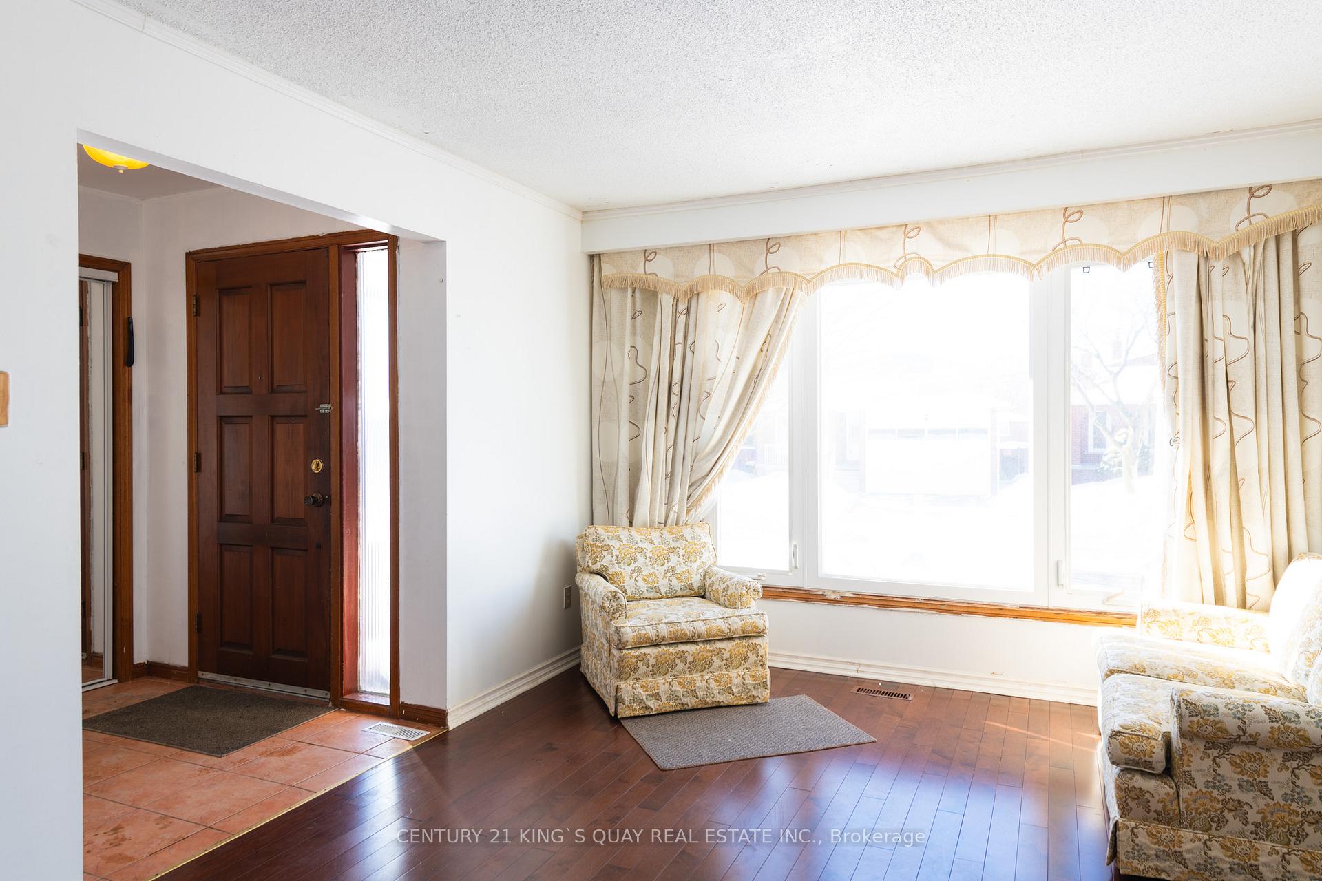 Photo 5 of 9 Barrington Crescent, Markham, Milliken Mills West — HOMEH