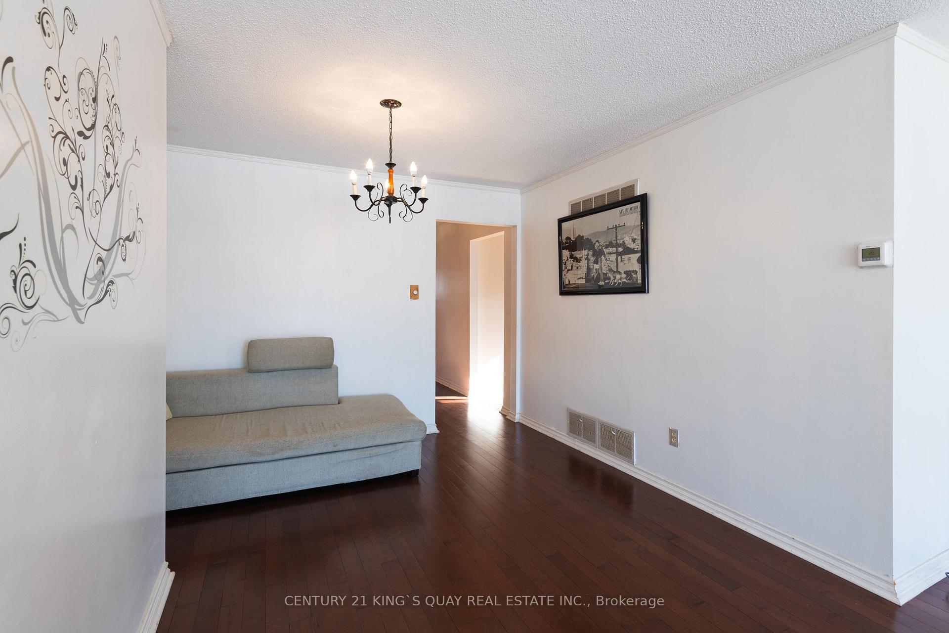 Photo 10 of 9 Barrington Crescent, Markham, Milliken Mills West — HOMEH