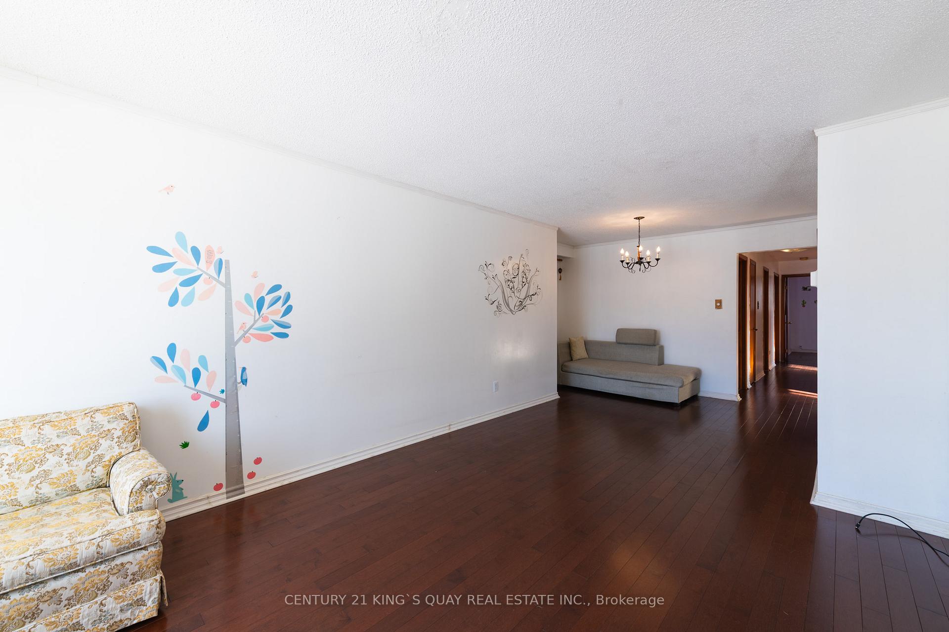 Photo 7 of 9 Barrington Crescent, Markham, Milliken Mills West — HOMEH