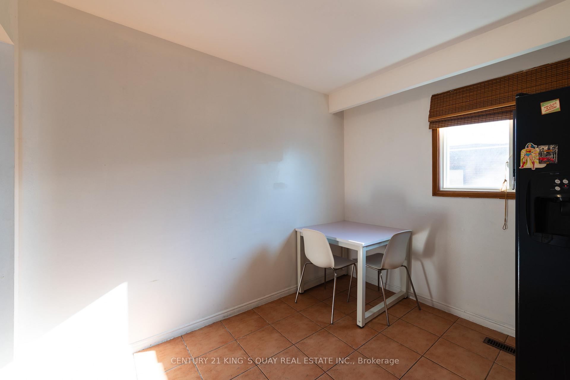 Photo 8 of 9 Barrington Crescent, Markham, Milliken Mills West — HOMEH