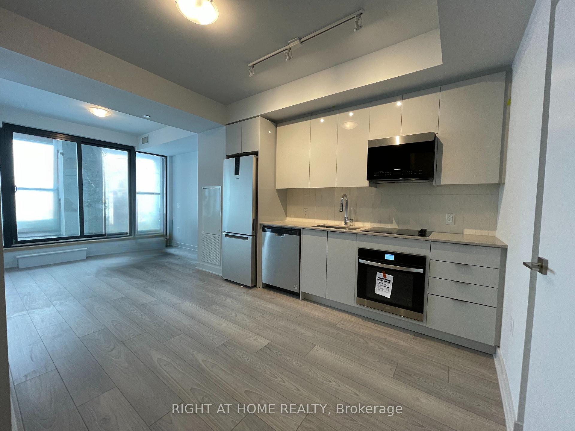 Photo 5 of Unit 4403, 2920 Highway 7, Vaughan, Concord — HOMEH