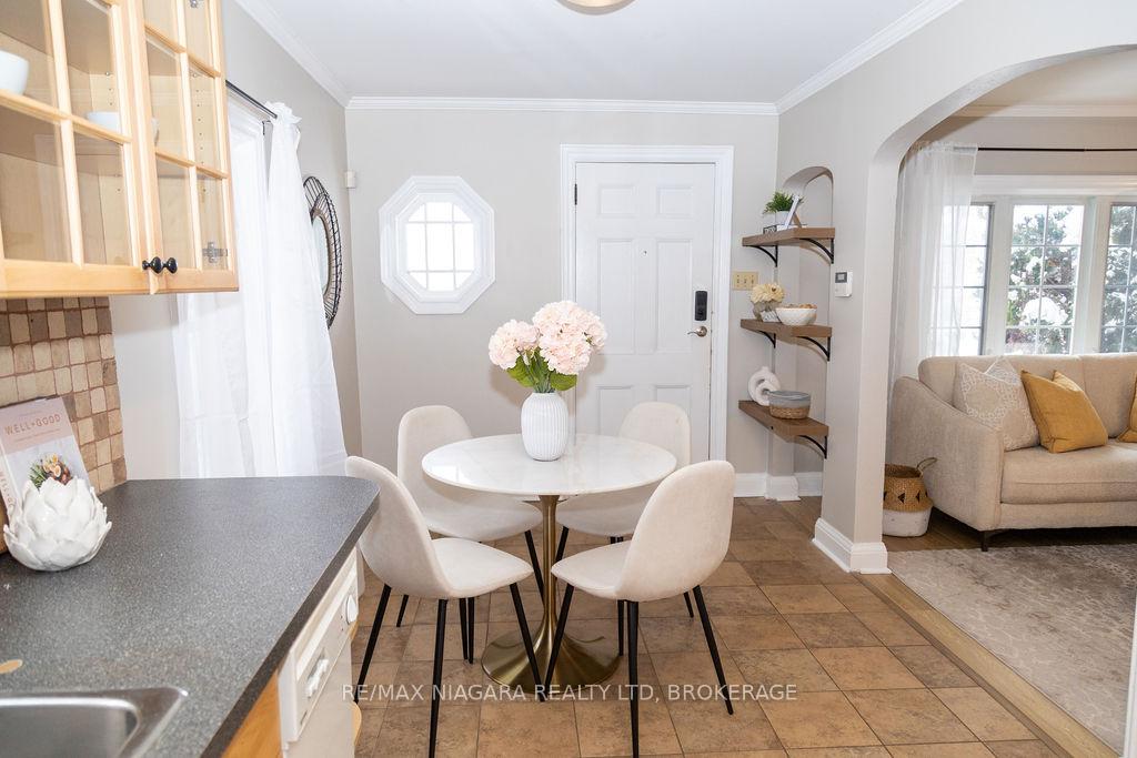 Photo 5 of 18 Welland Vale Road, St. Catharines, Downtown — HOMEH