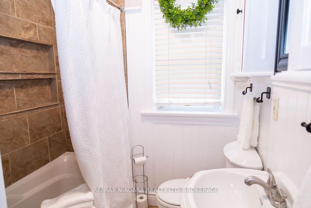 Photo 14 of 18 Welland Vale Road, St. Catharines, Downtown — HOMEH