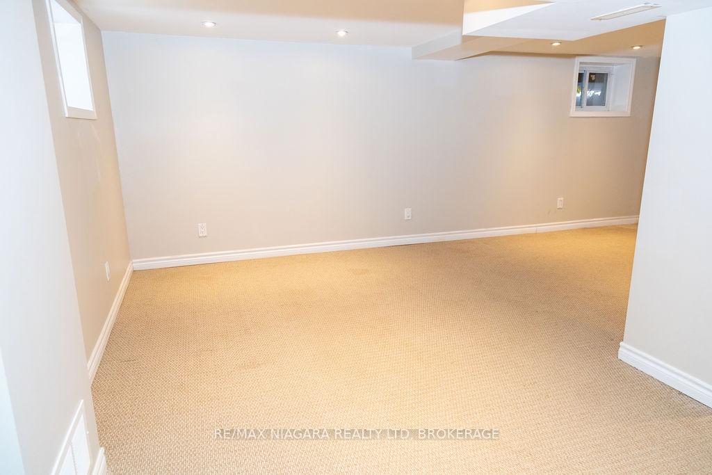 Photo 23 of 18 Welland Vale Road, St. Catharines, Downtown — HOMEH