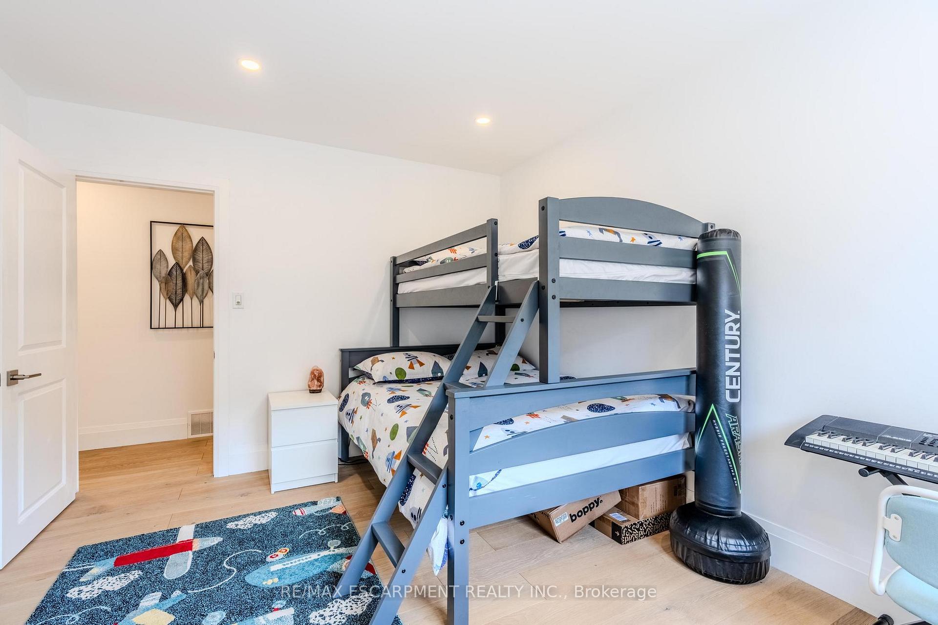 Photo 12 of 23 West Hampton Road, St. Catharines, Glendale/Glenridge — HOMEH