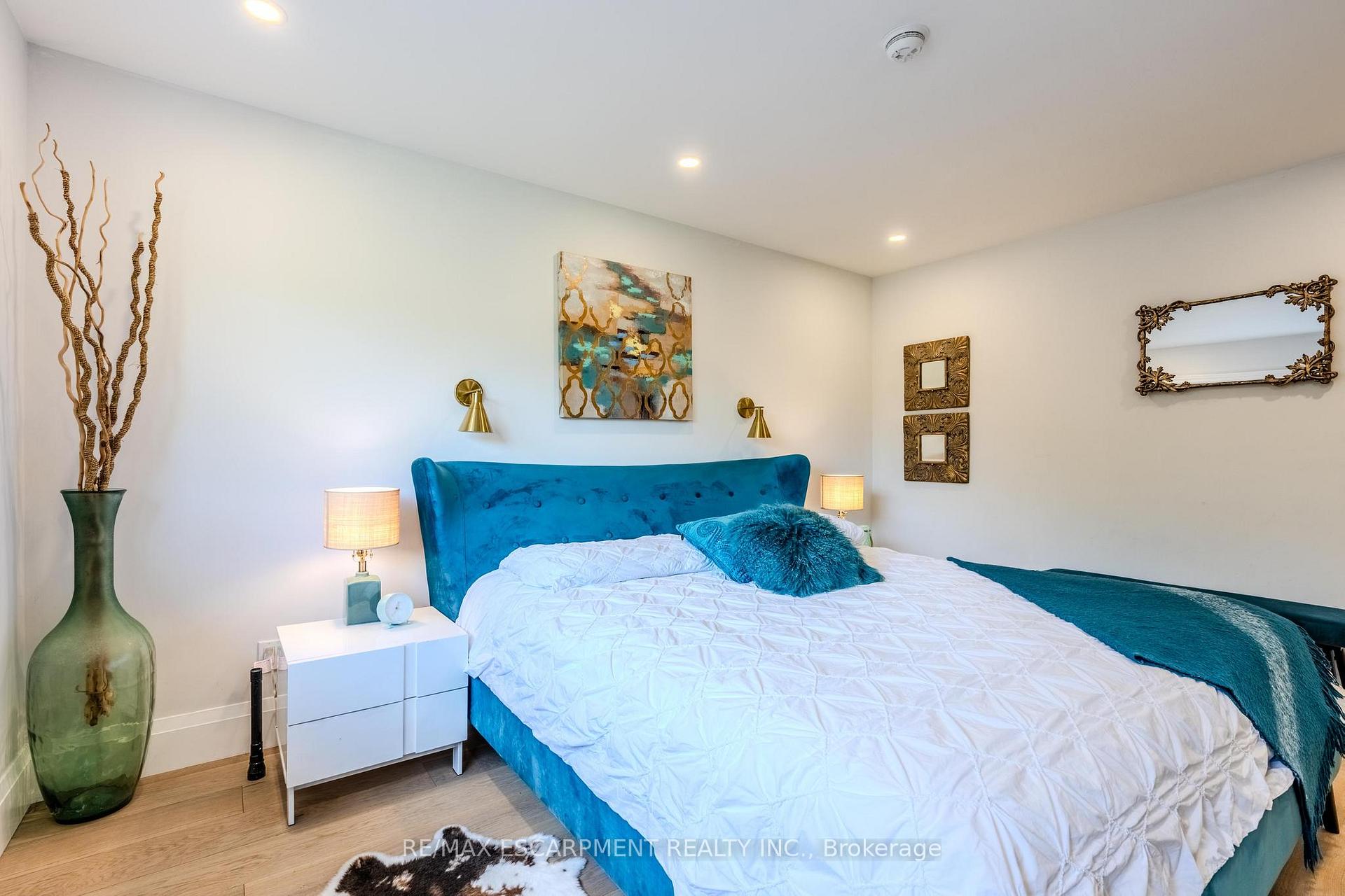 Photo 15 of 23 West Hampton Road, St. Catharines, Glendale/Glenridge — HOMEH