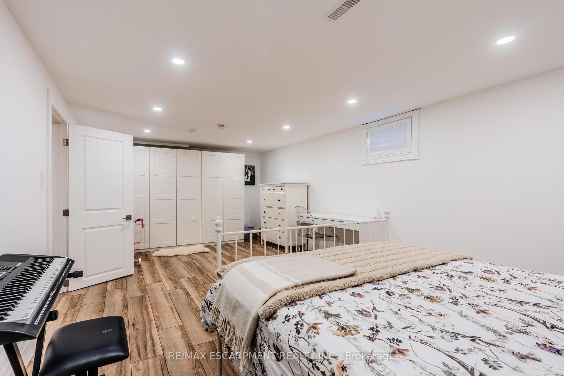 Photo 21 of 23 West Hampton Road, St. Catharines, Glendale/Glenridge — HOMEH