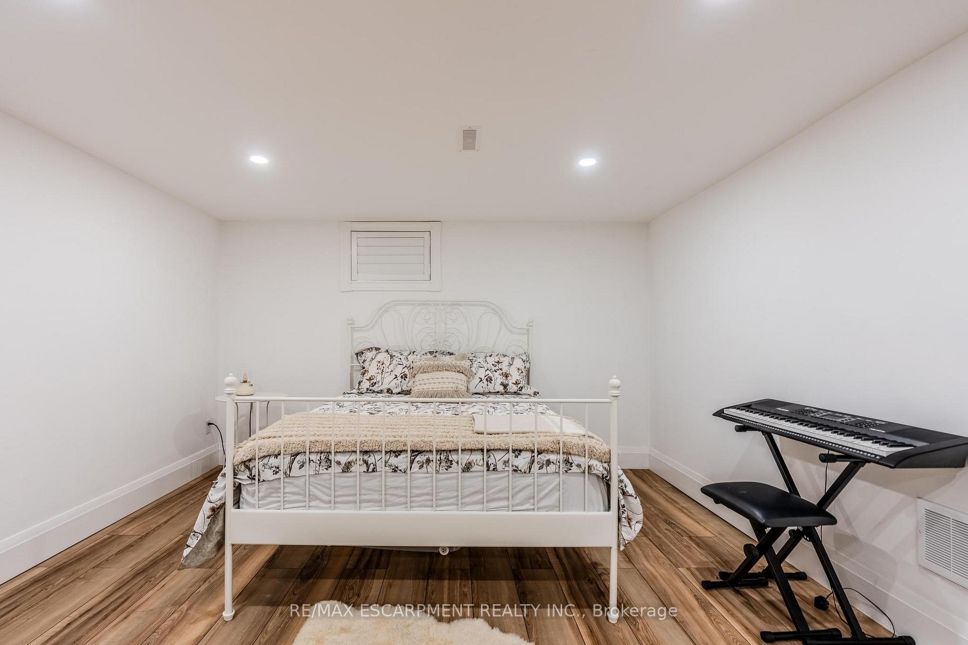 Photo 25 of 23 West Hampton Road, St. Catharines, Glendale/Glenridge — HOMEH
