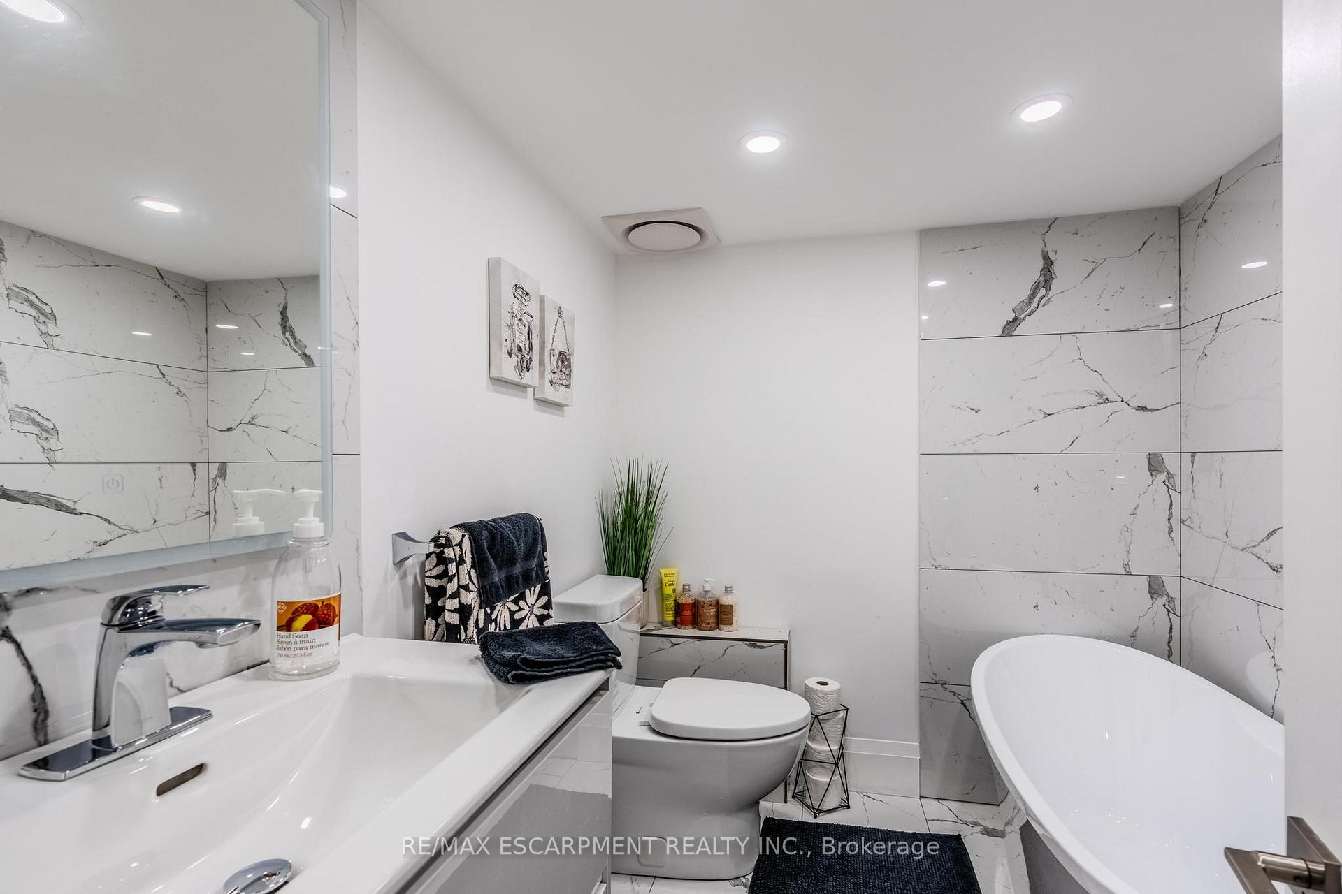 Photo 20 of 23 West Hampton Road, St. Catharines, Glendale/Glenridge — HOMEH