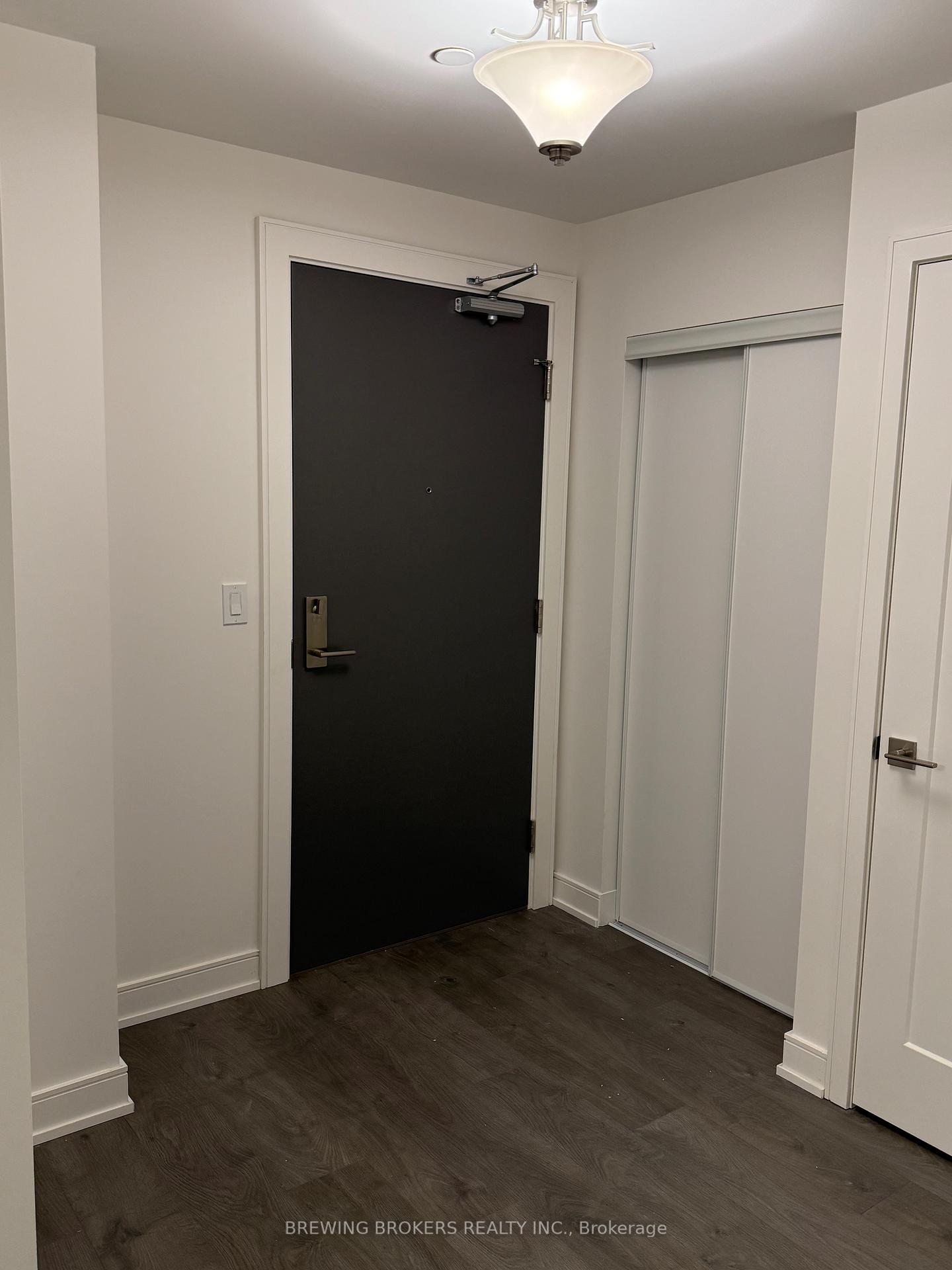 Photo 3 of Unit B710, 715 Davis Drive, Newmarket, Huron Heights-Leslie Valley — HOMEH