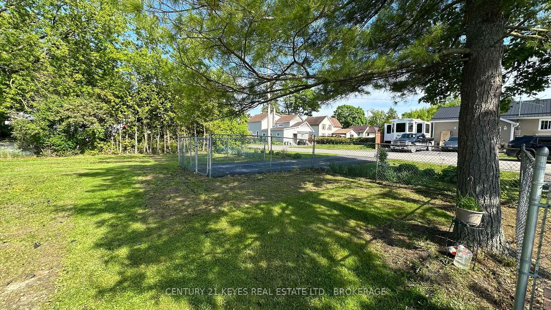 Photo 2 of 376 Second Street, Gananoque — HOMEH