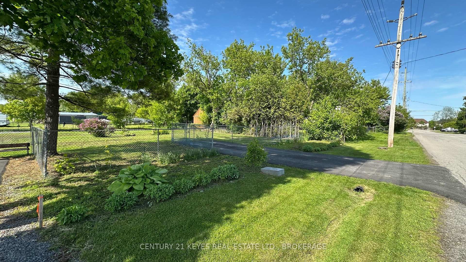 Photo 4 of 376 Second Street, Gananoque — HOMEH