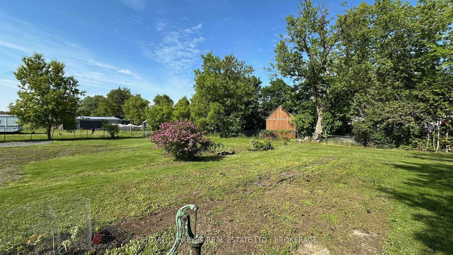 Photo 10 of 376 Second Street, Gananoque — HOMEH