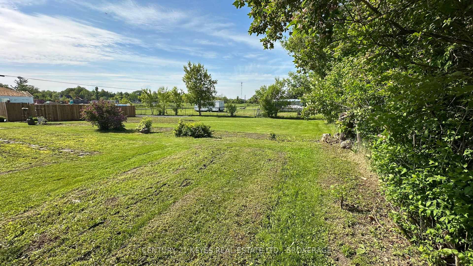 Photo 11 of 376 Second Street, Gananoque — HOMEH