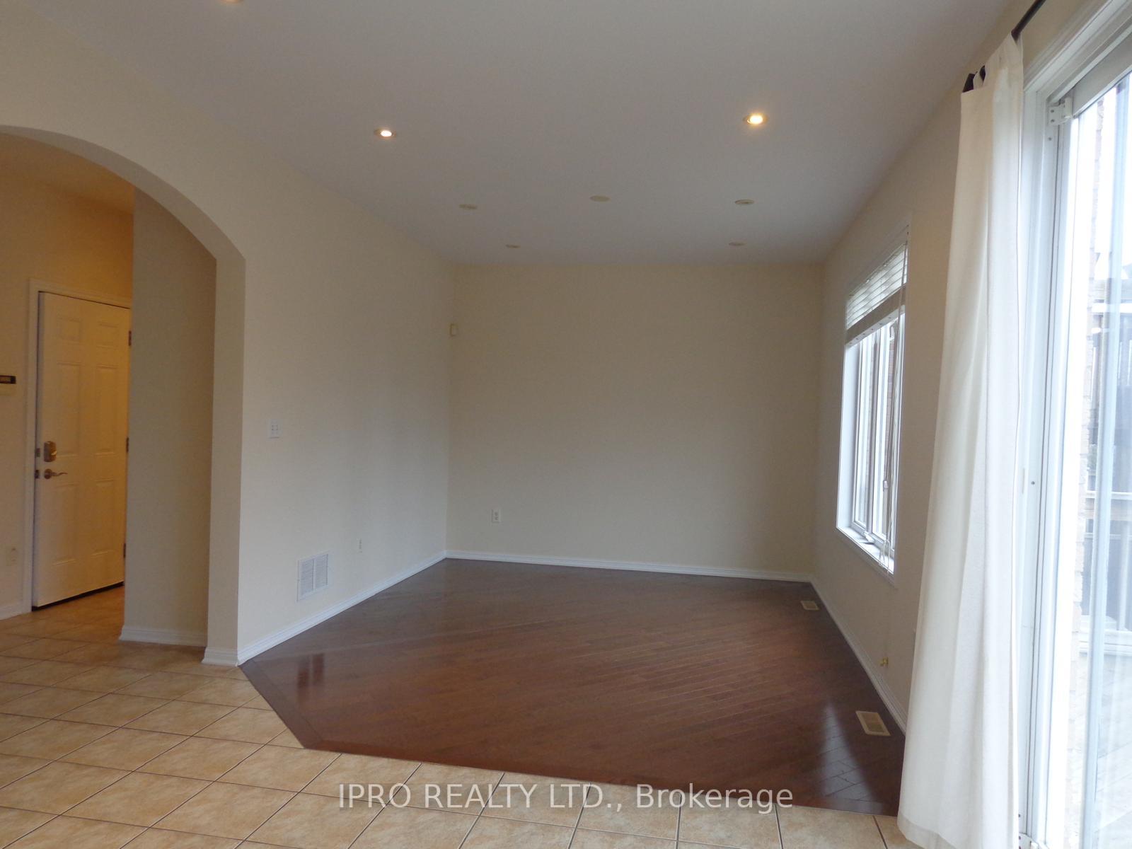 Photo 5 of 3263 Mccurdy Court, Burlington, Alton — HOMEH