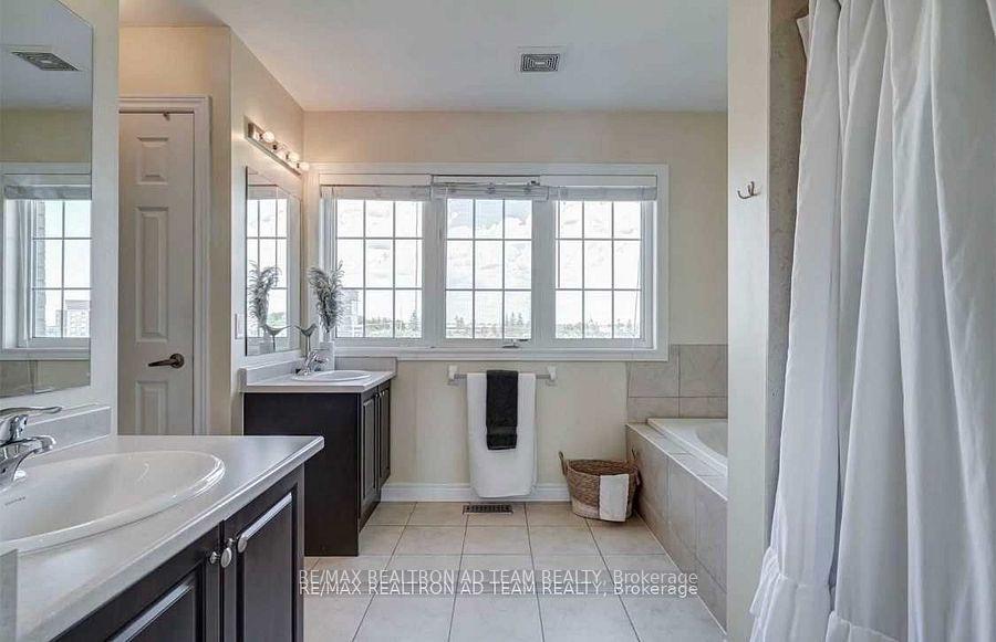 Photo 4 of 23 Cooperage Lane, Ajax, Central — HOMEH