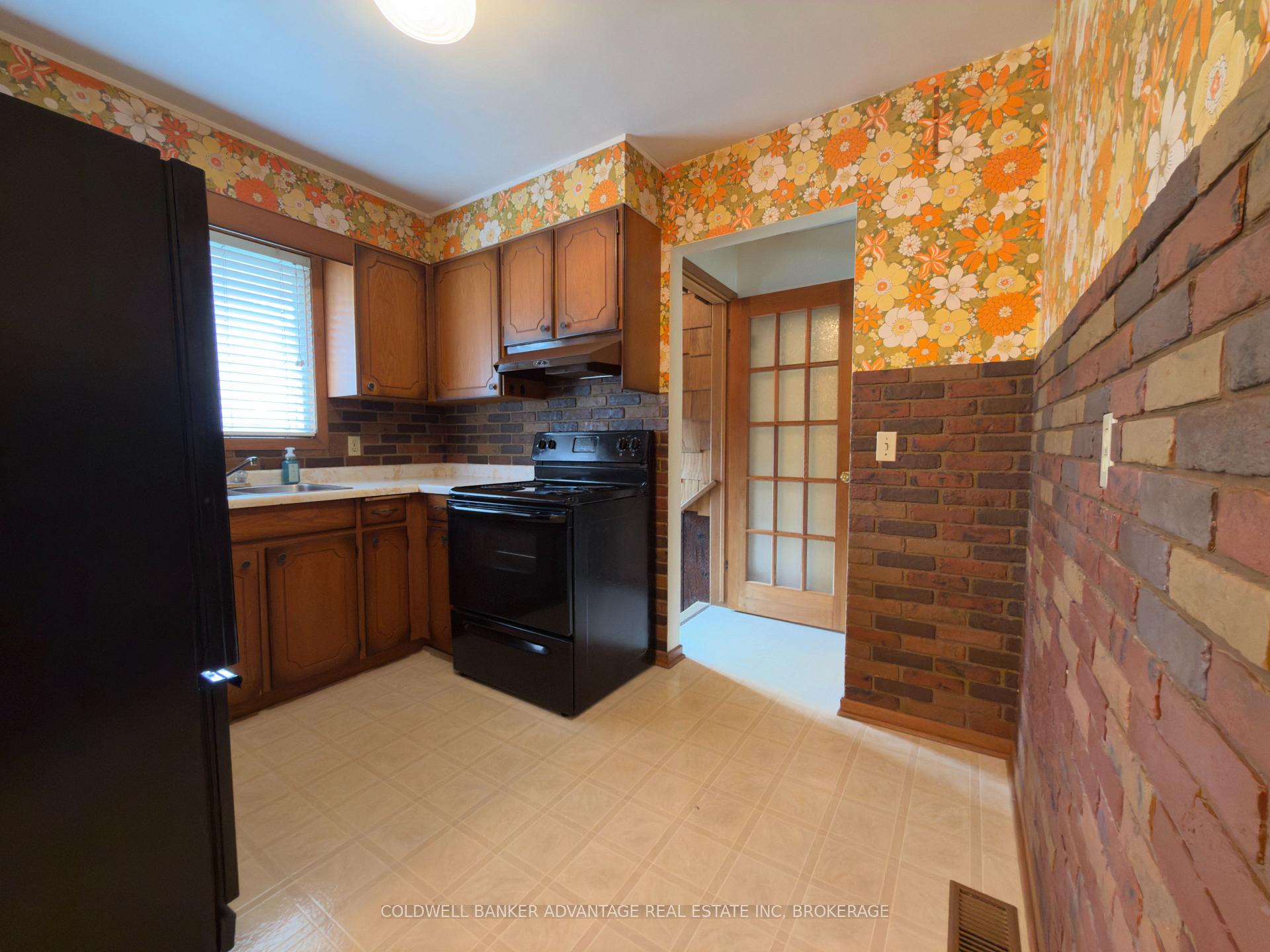Photo 12 of 987 Steele Street, Port Colborne, Main Street — HOMEH