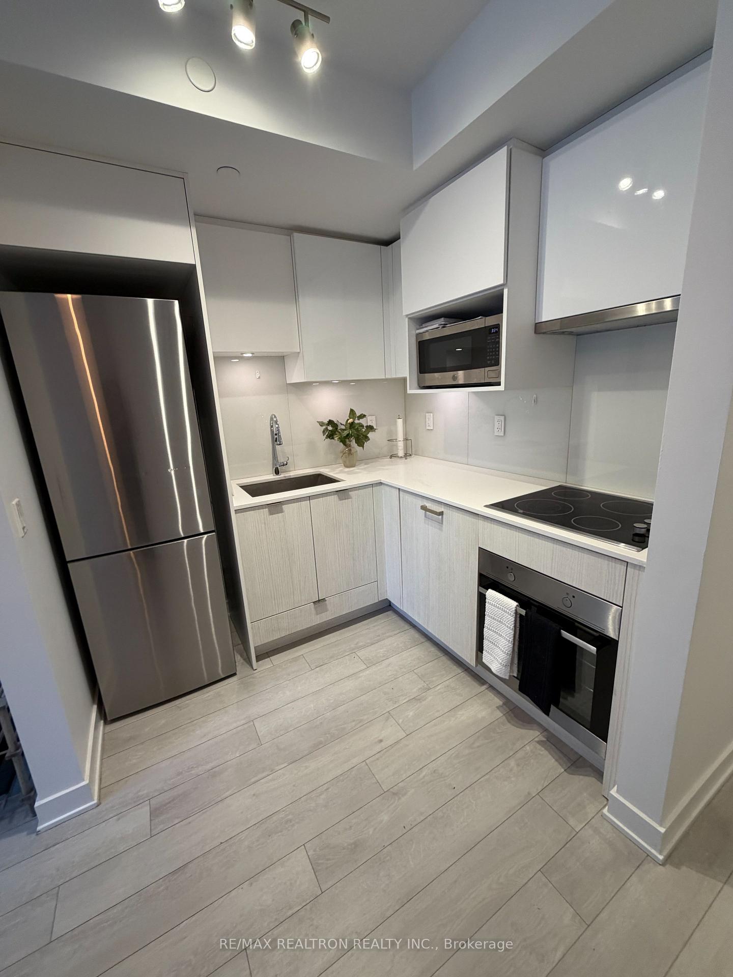 Photo 4 of Unit 714, 195 Redpath Avenue, Toronto, Mount Pleasant West — HOMEH