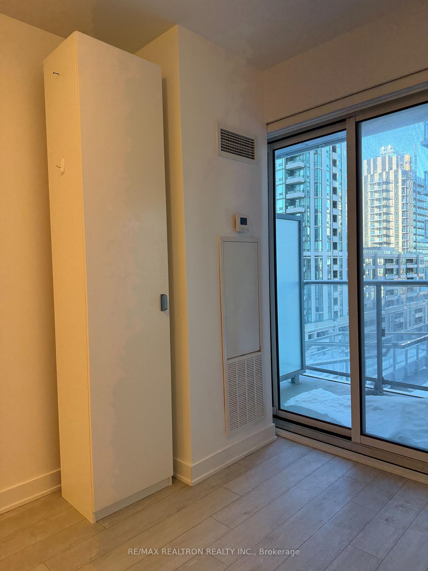 Photo 3 of Unit 714, 195 Redpath Avenue, Toronto, Mount Pleasant West — HOMEH