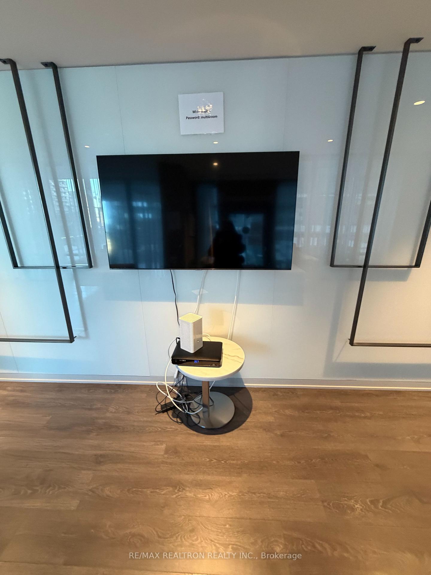 Photo 7 of Unit 714, 195 Redpath Avenue, Toronto, Mount Pleasant West — HOMEH