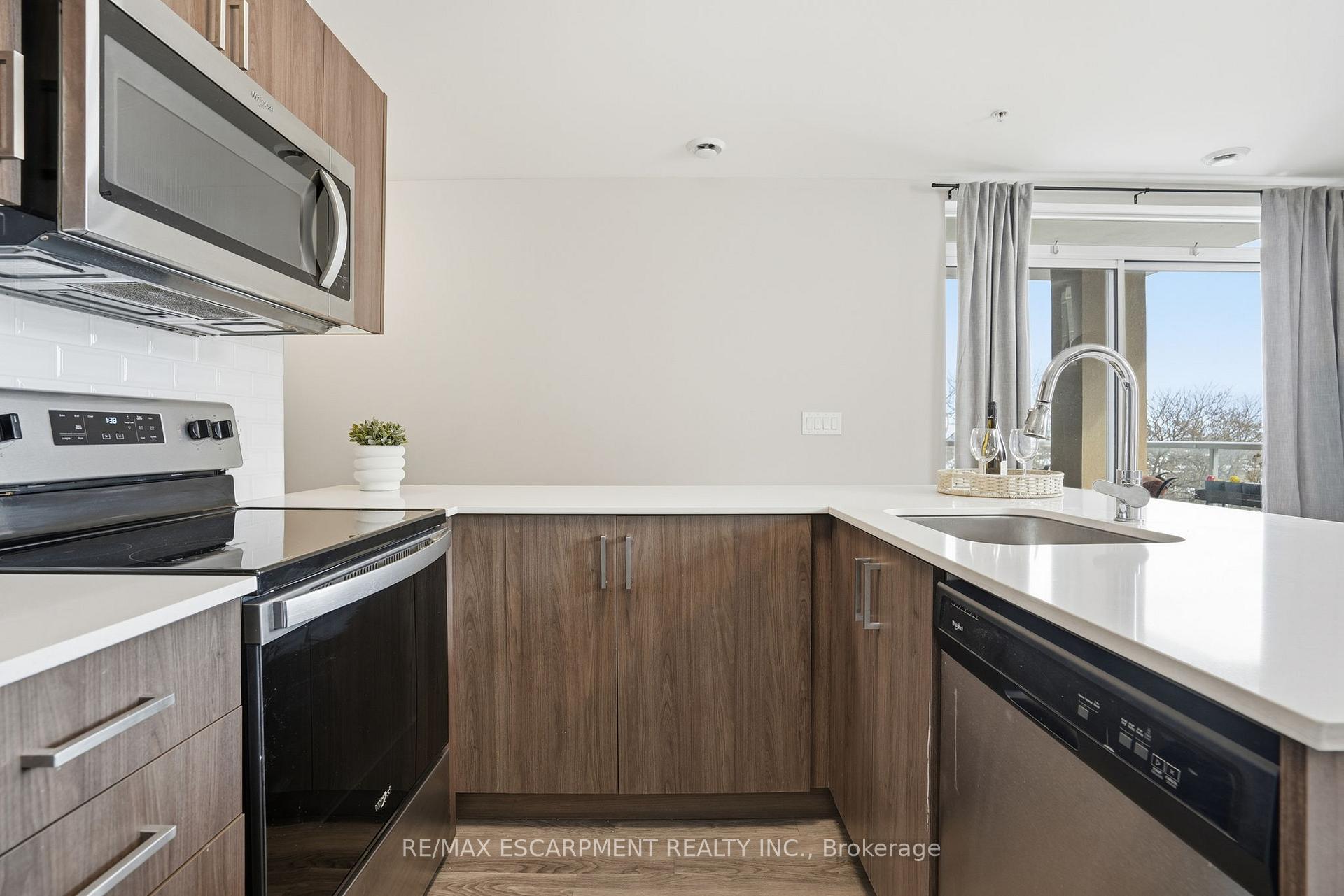 Photo 8 of Unit 308, 455 Charlton Avenue, Hamilton, Stinson — HOMEH