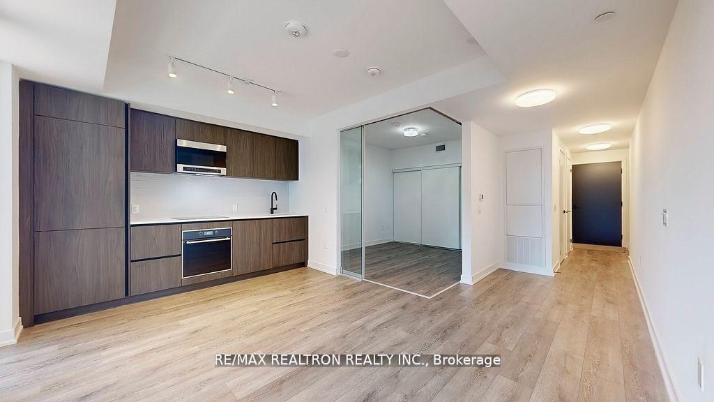 Photo 4 of Unit 510, 127 Broadway Avenue, Toronto, Mount Pleasant West — HOMEH