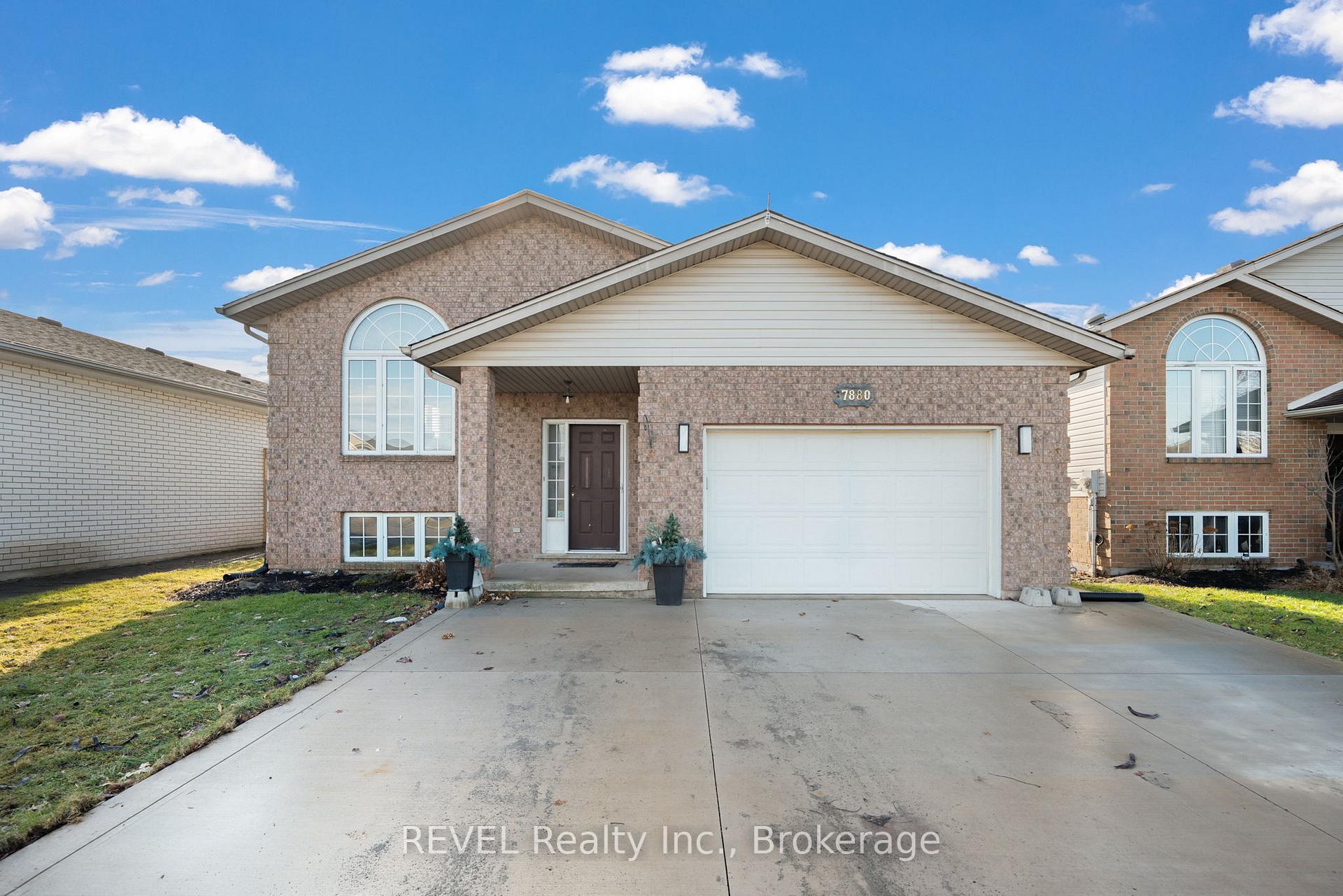 Front of 7880 Ascot Circle