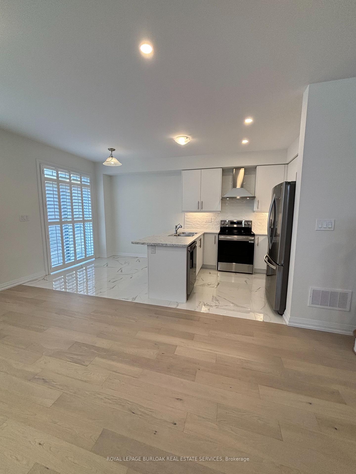 Photo 5 of 78 Granville Crescent, Haldimand — HOMEH