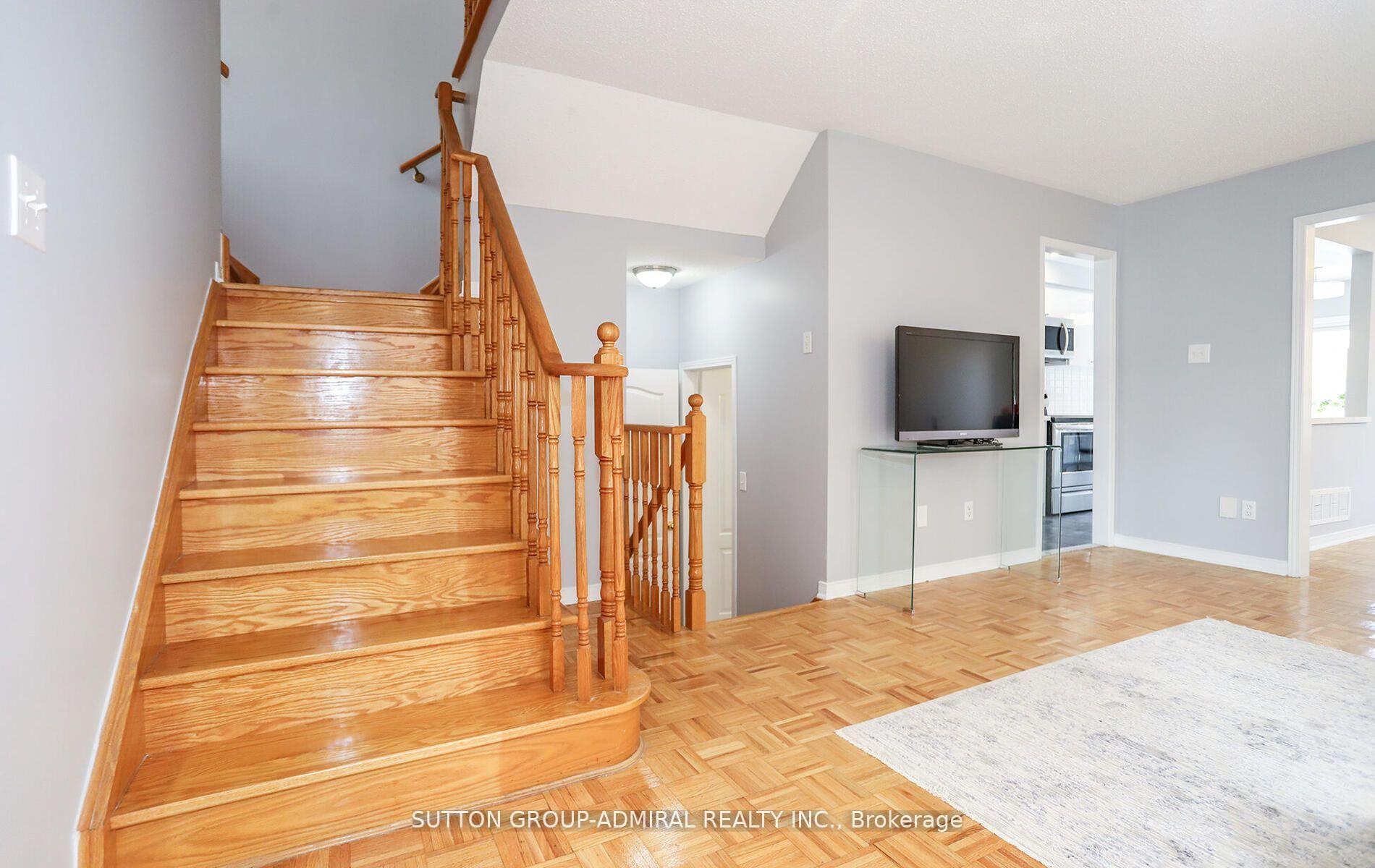 Photo 3 of 49 National Pine Drive, Vaughan, Vellore Village — HOMEH