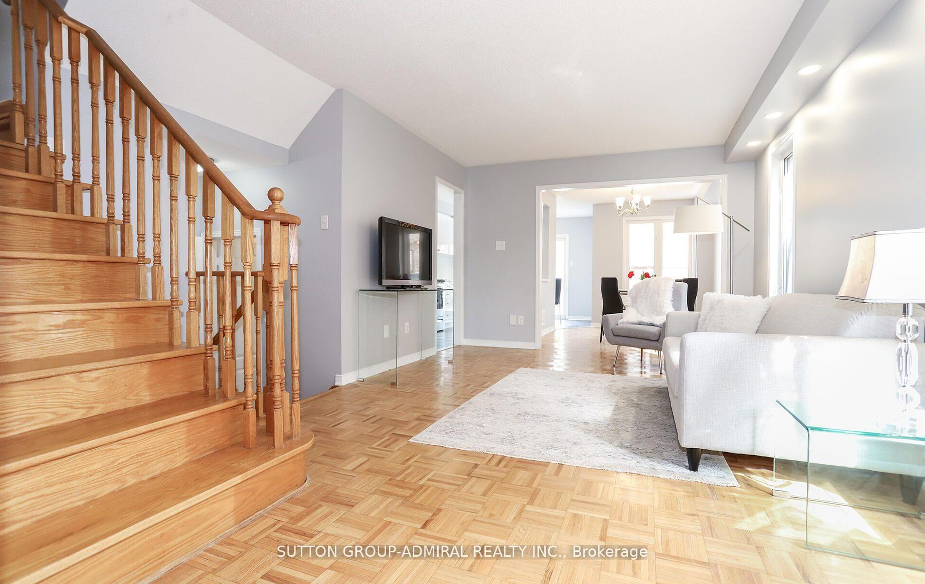 Photo 11 of 49 National Pine Drive, Vaughan, Vellore Village — HOMEH