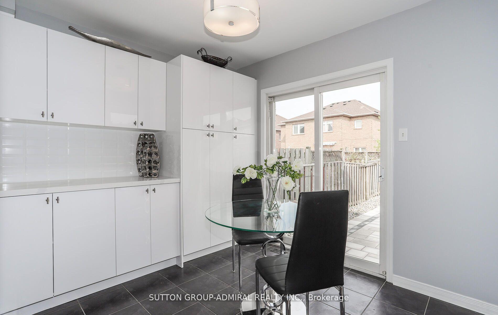 Photo 10 of 49 National Pine Drive, Vaughan, Vellore Village — HOMEH