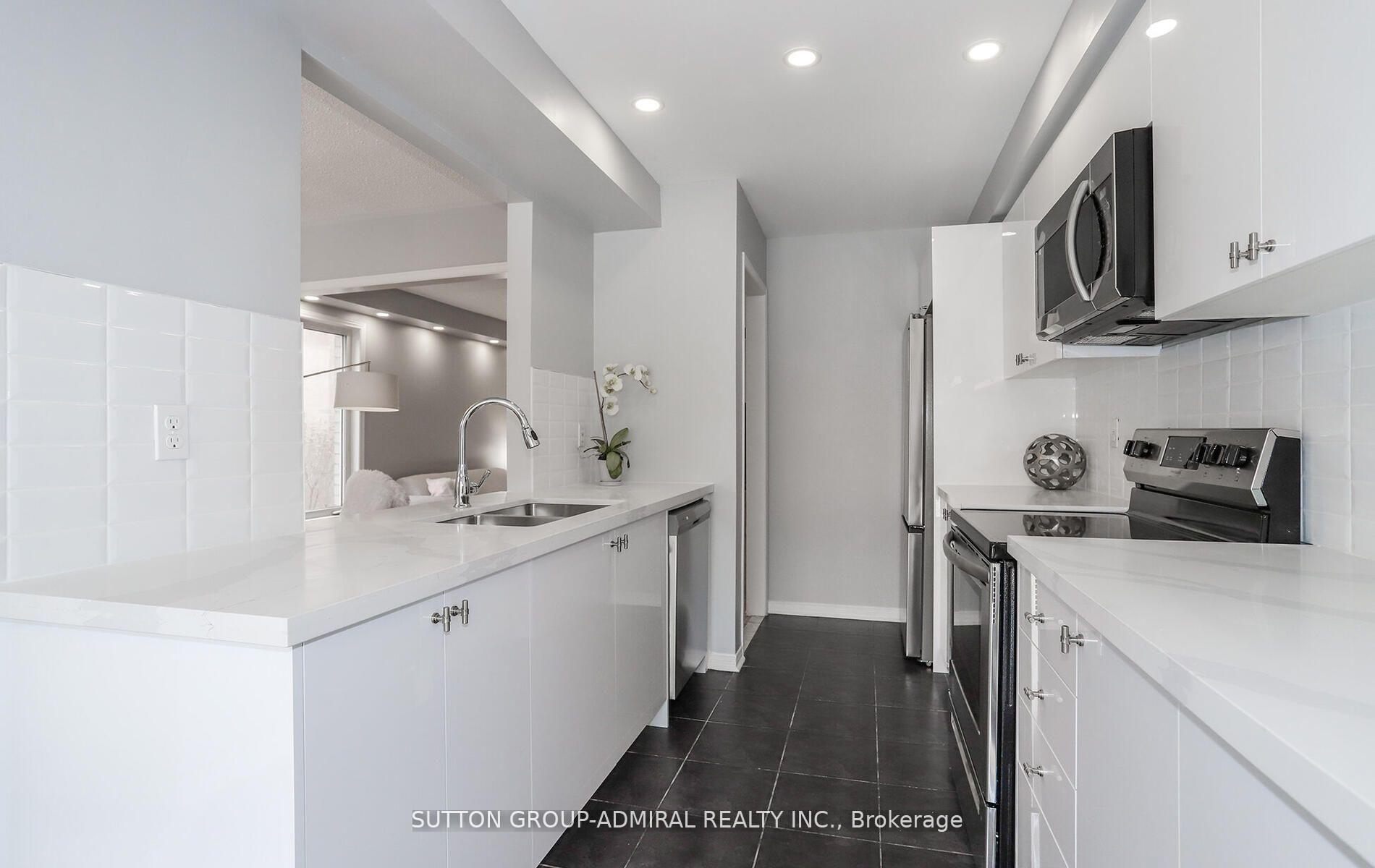 Photo 5 of 49 National Pine Drive, Vaughan, Vellore Village — HOMEH