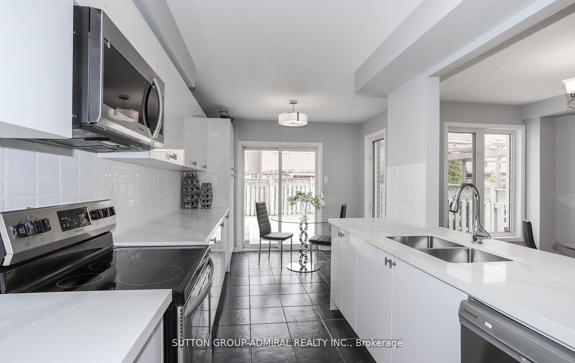 Photo 17 of 49 National Pine Drive, Vaughan, Vellore Village — HOMEH