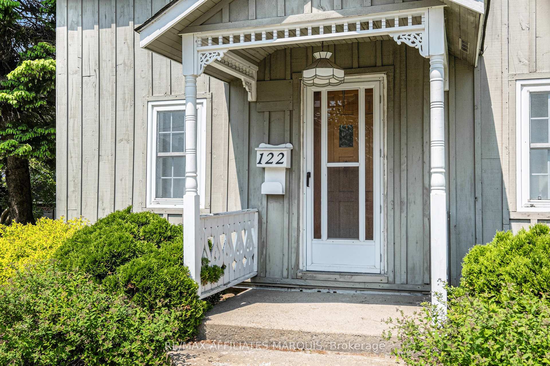 Photo 3 of 122 Chambers Street, Smiths Falls — HOMEH