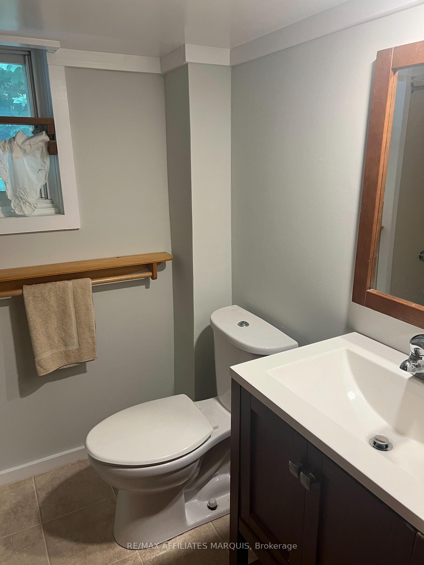 Photo 9 of 122 Chambers Street, Smiths Falls — HOMEH