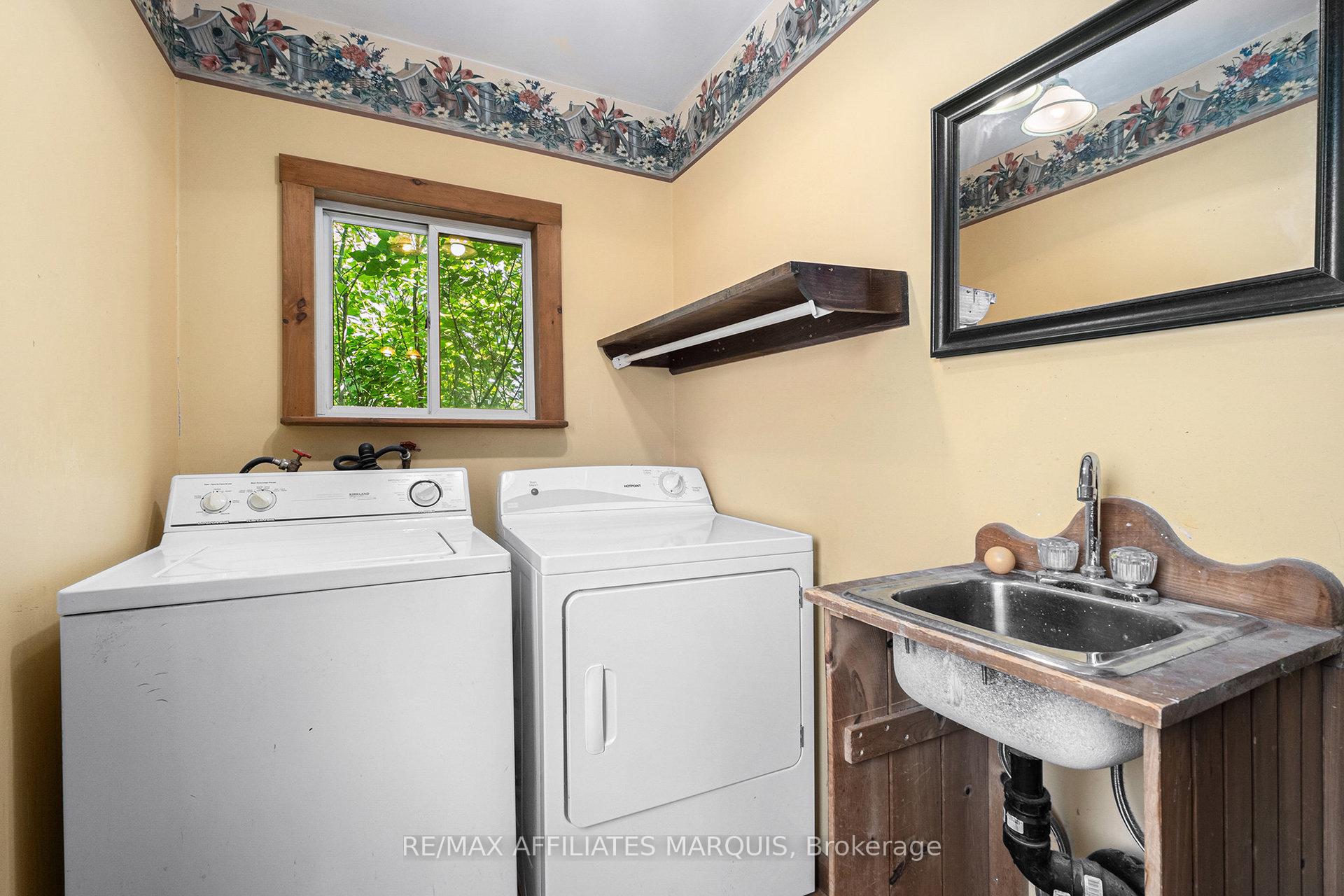 Photo 11 of 122 Chambers Street, Smiths Falls — HOMEH