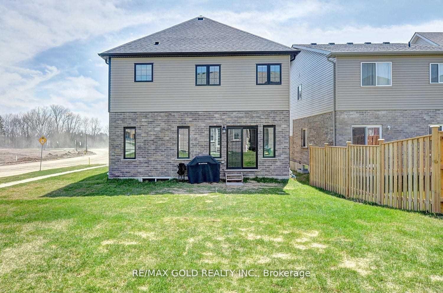 Photo 7 of Unit Upper, 201 Tall Grass Crescent, Kitchener, Doon South — HOMEH