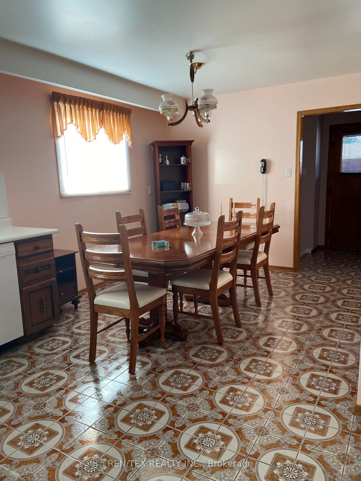 Photo 2 of 55 Ashburn Crescent, Vaughan, East Woodbridge — HOMEH
