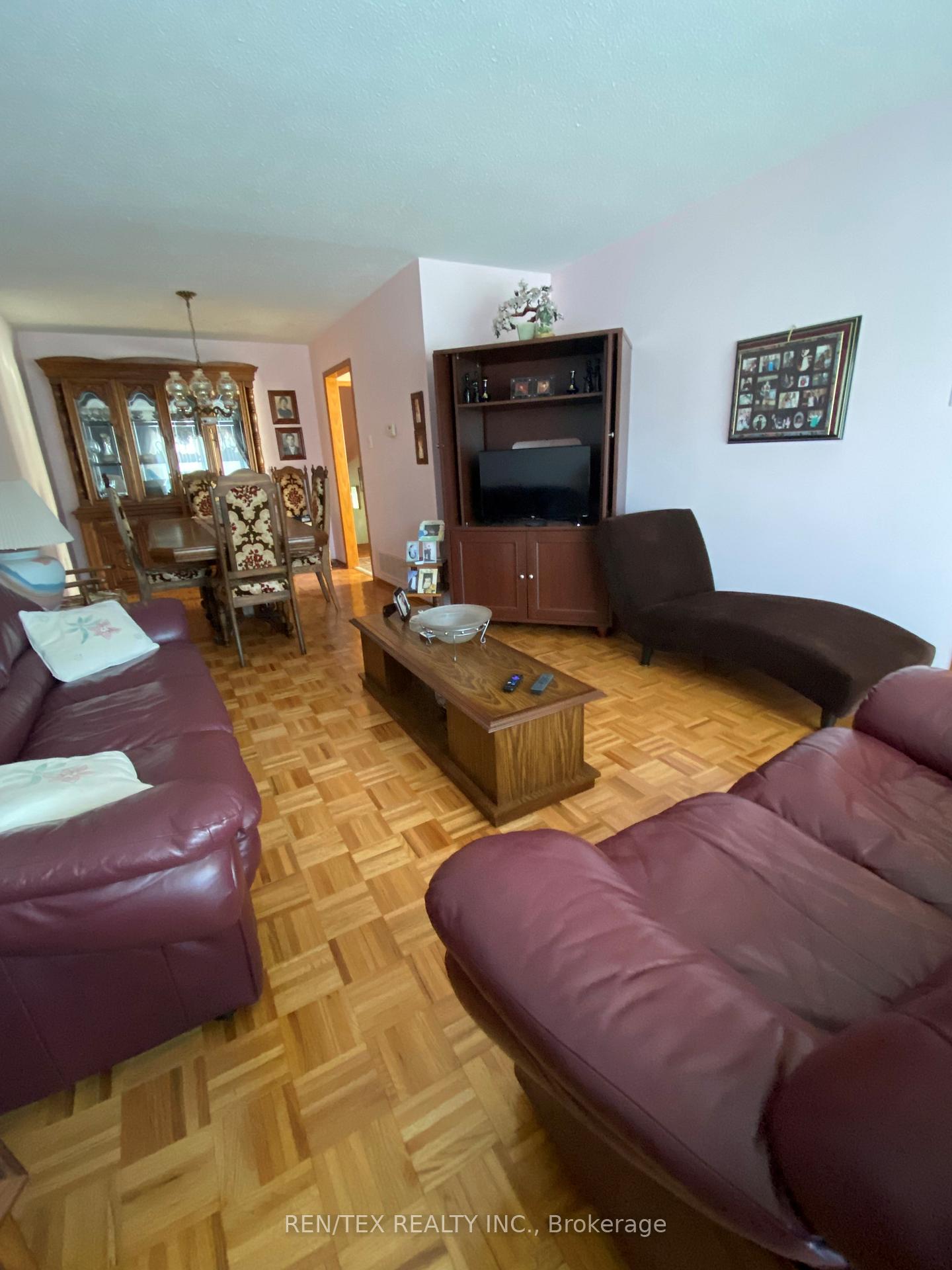 Photo 7 of 55 Ashburn Crescent, Vaughan, East Woodbridge — HOMEH