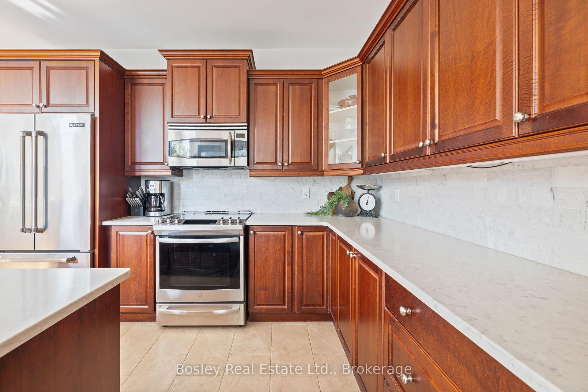 Photo 38 of 55 Waterfront Circle, Collingwood — HOMEH