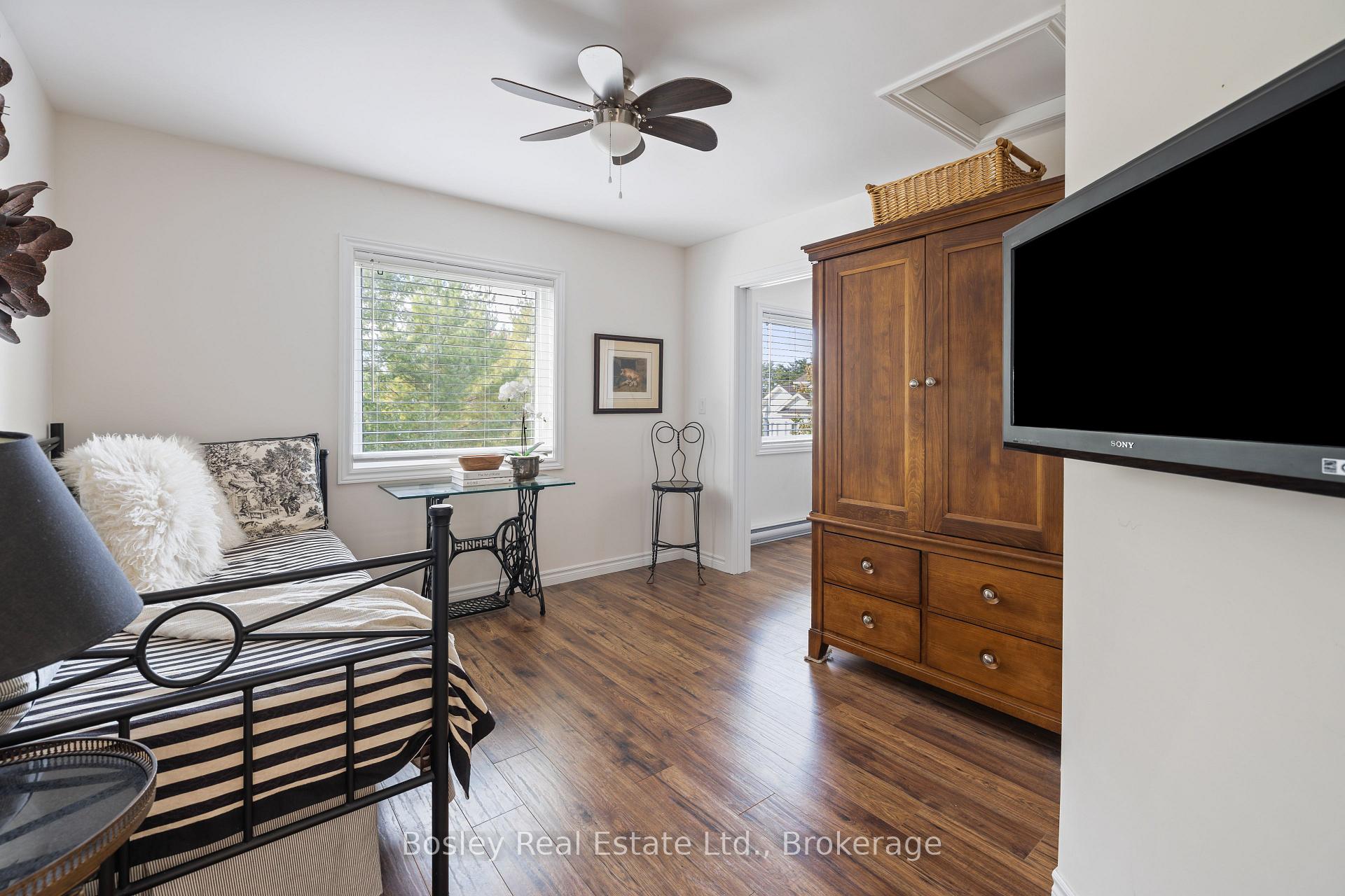 Photo 33 of 55 Waterfront Circle, Collingwood — HOMEH