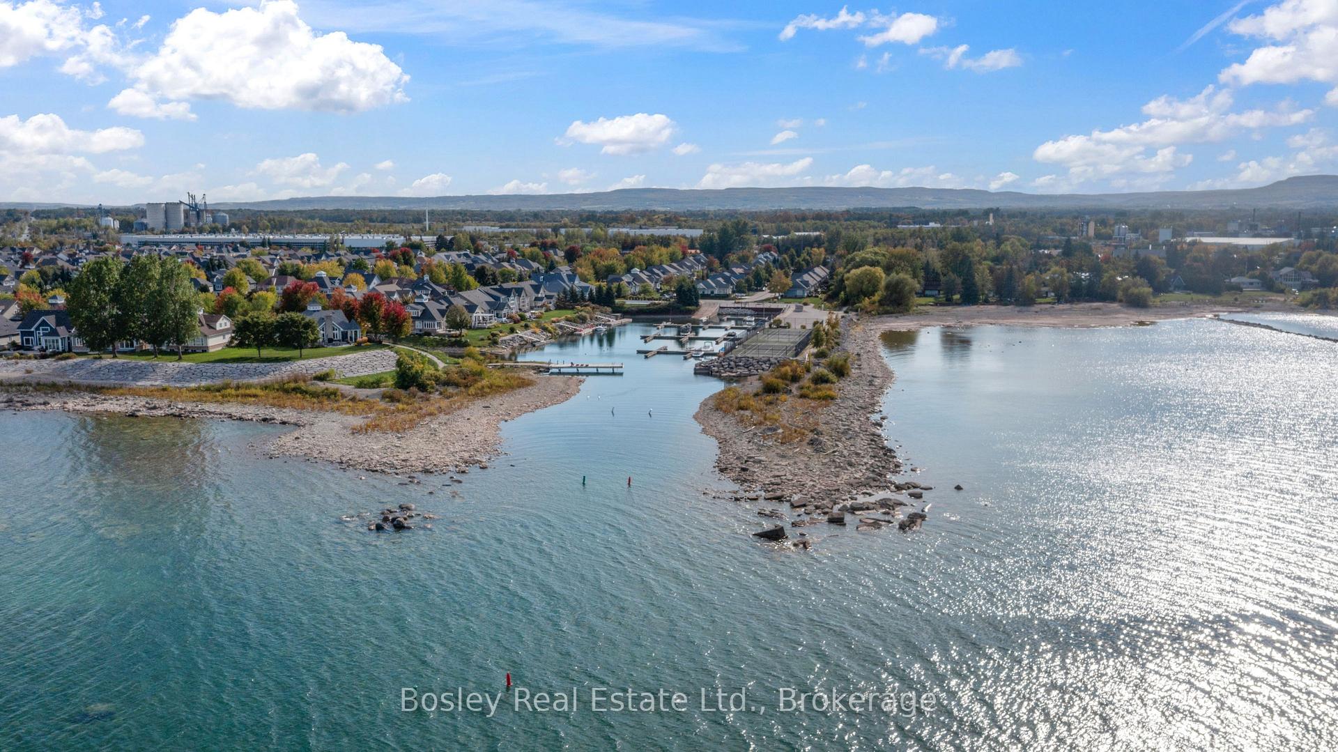 Photo 18 of 55 Waterfront Circle, Collingwood — HOMEH